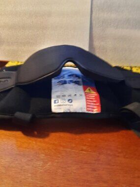 NEW TAG ! Sarisun Travel Pillow Airplane Road Trip Car W Eye Mask & Pillow Black